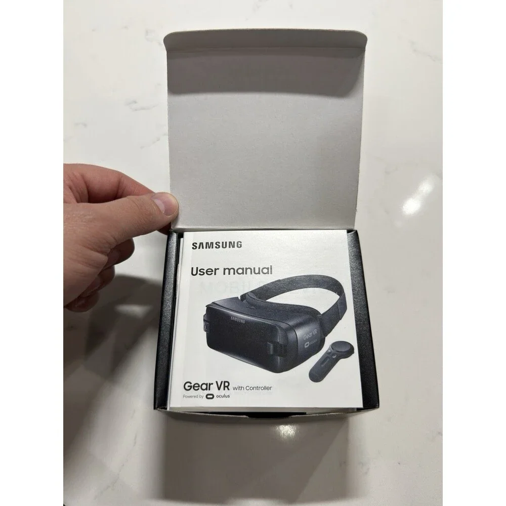 Samsung SM-R324 Gear VR W/Controller Powered by Oculus NEW - OPEN BOX